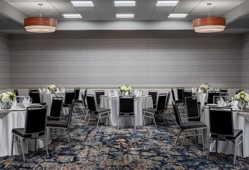 هتل Embassy Suites By Hilton Nashville Airport