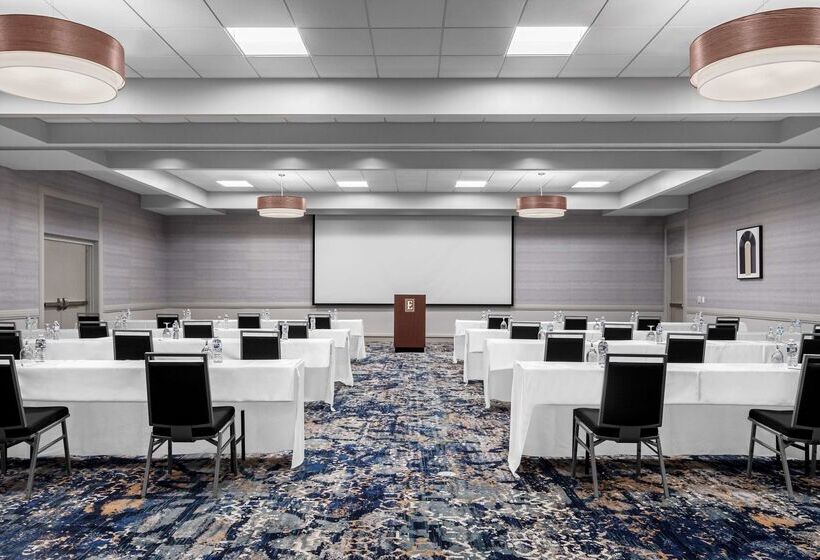 هتل Embassy Suites By Hilton Nashville Airport