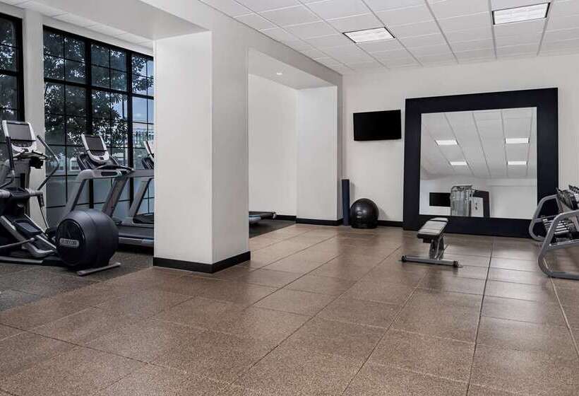 هتل Embassy Suites By Hilton Nashville Airport