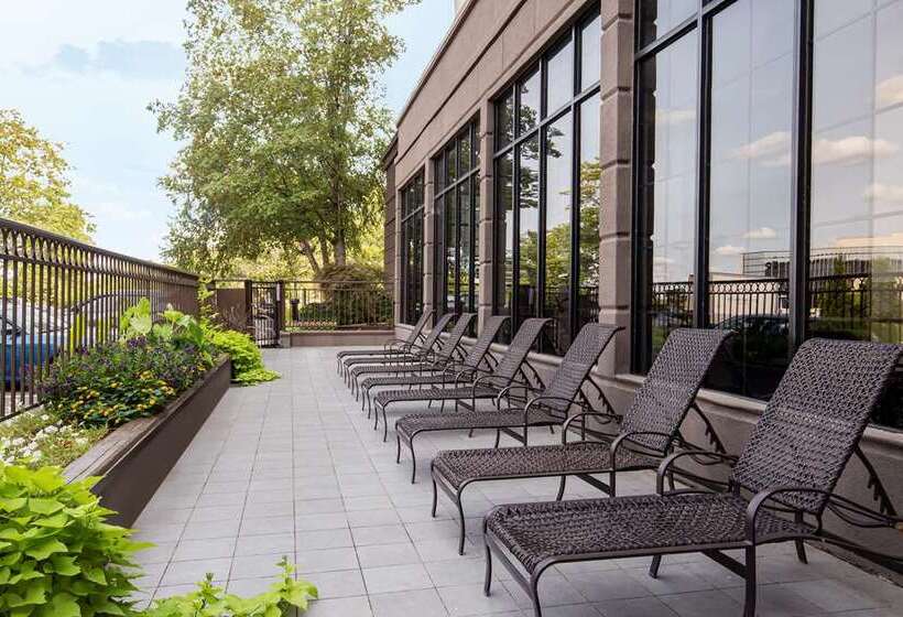 هتل Embassy Suites By Hilton Nashville Airport