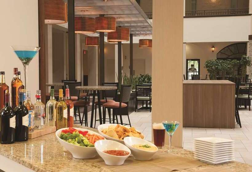 هتل Embassy Suites By Hilton Nashville Airport