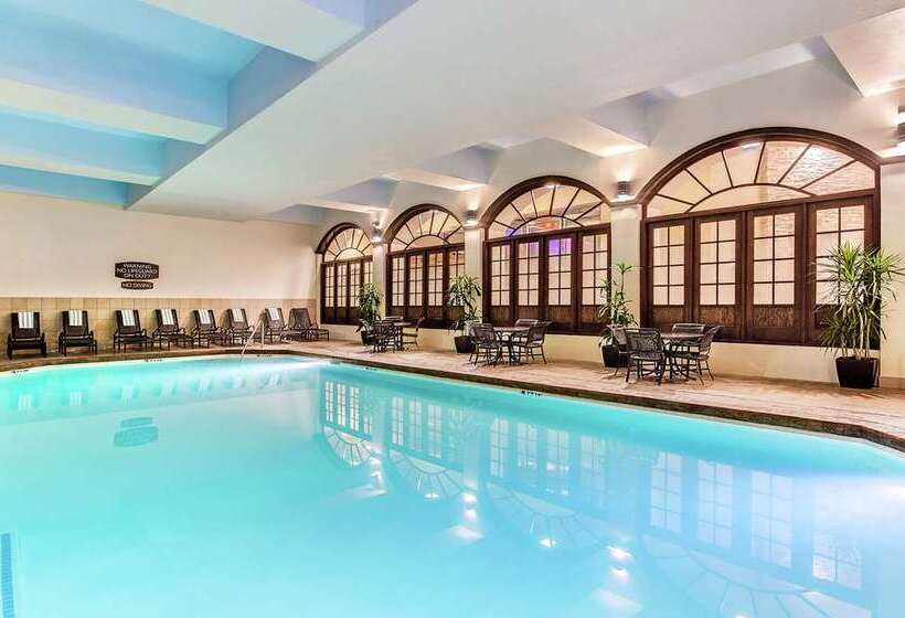 هتل Embassy Suites By Hilton Nashville Airport