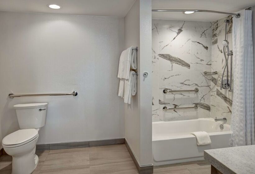 فندق Embassy Suites By Hilton Oklahoma City Northwest