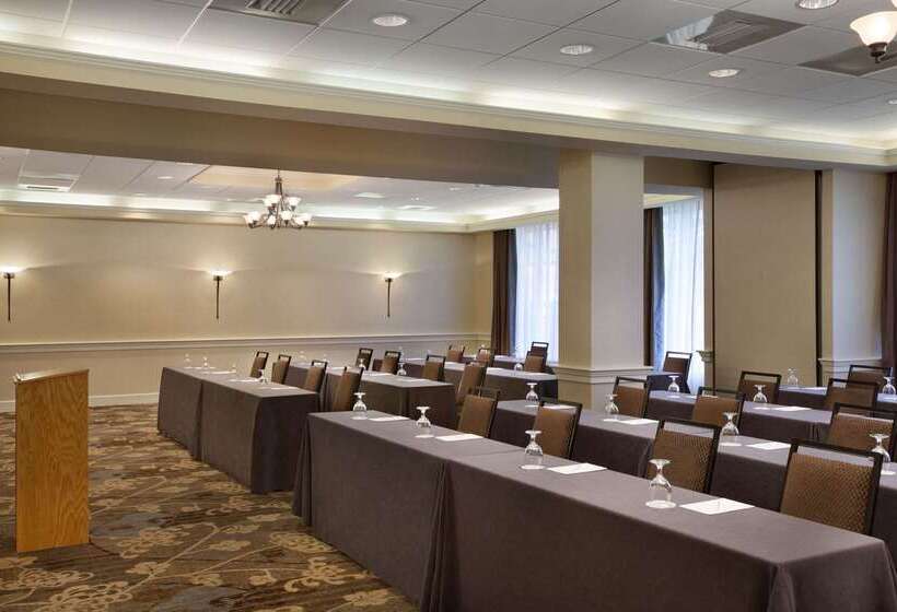 Отель Embassy Suites By Hilton Portland Maine