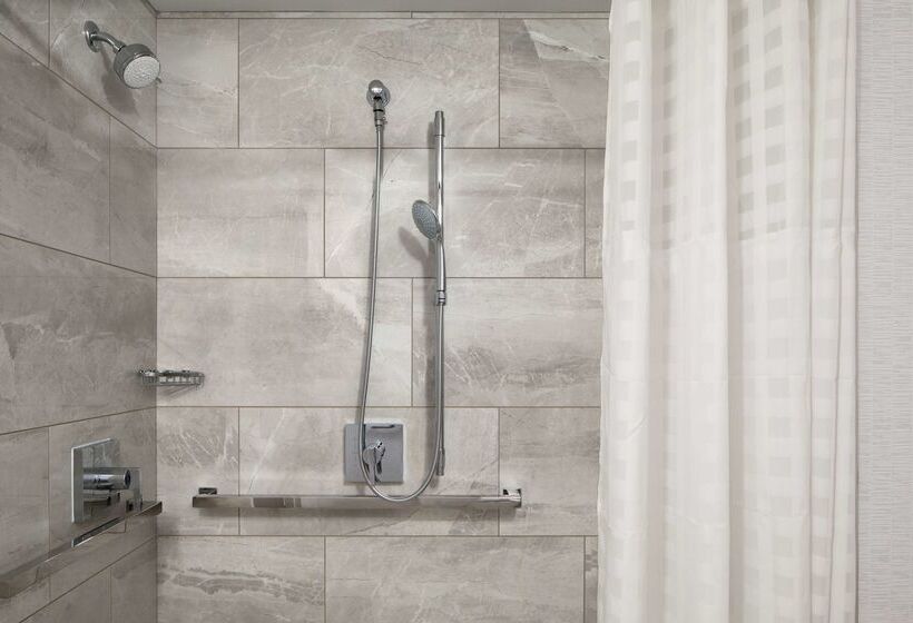 Отель Embassy Suites By Hilton Portland Maine