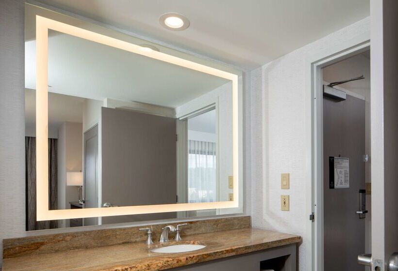 Отель Embassy Suites By Hilton Portland Maine