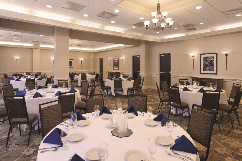 Отель Embassy Suites By Hilton Portland Maine