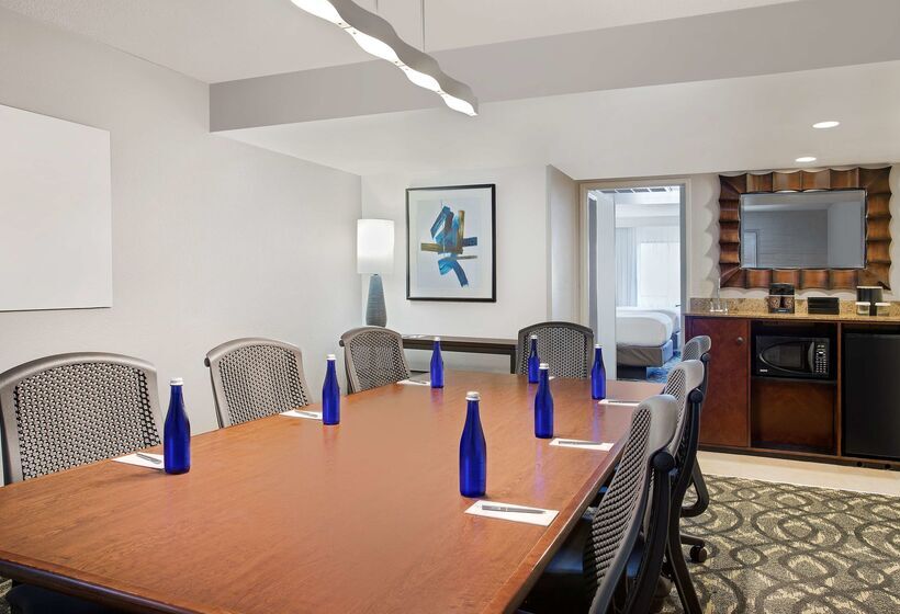 Отель Embassy Suites By Hilton Orlando International Dr Conv Ctr