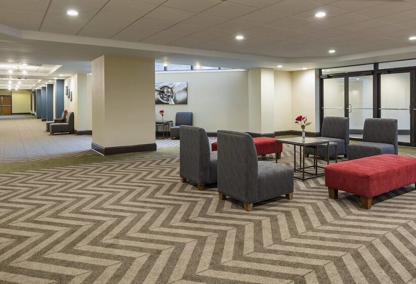 هتل Four Points By Sheraton Milwaukee Airport