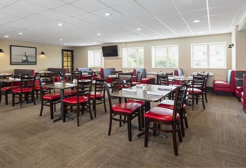 هتل Four Points By Sheraton Milwaukee Airport