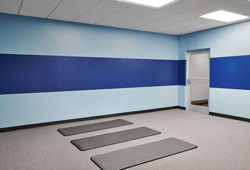 هتل Four Points By Sheraton Milwaukee Airport