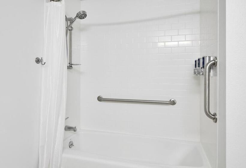 هتل Four Points By Sheraton Milwaukee Airport