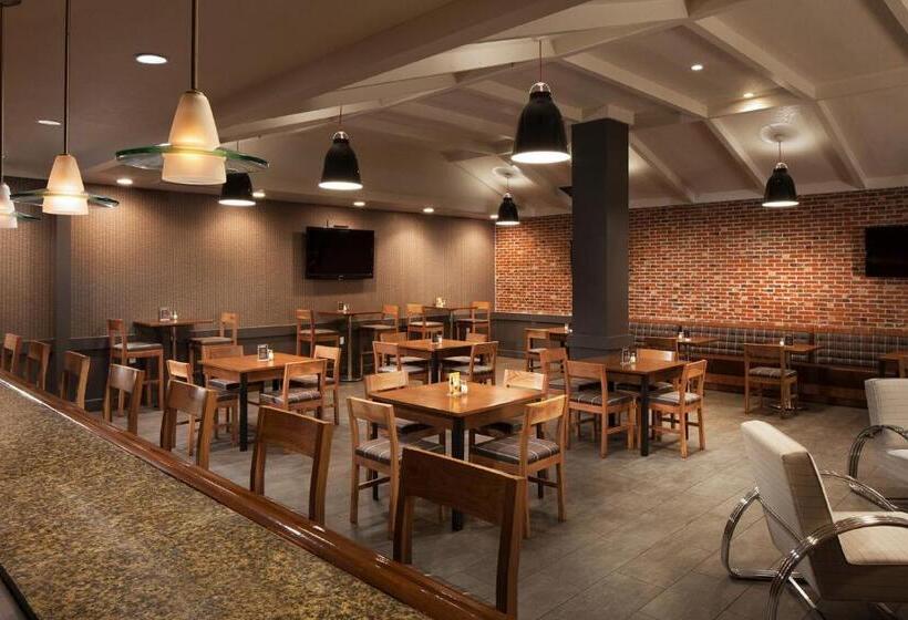 فندق Courtyard San Jose Airport