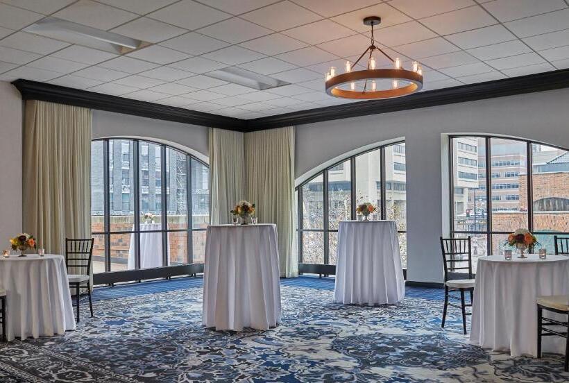 ホテル Graduate By Hilton Minneapolis