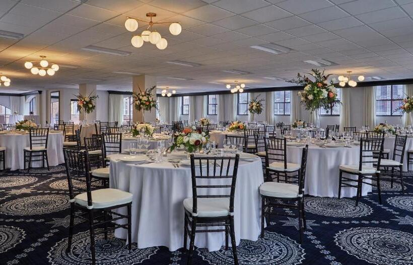 ホテル Graduate By Hilton Minneapolis