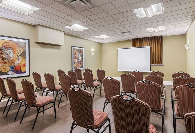 هتل Hampton Inn Danbury