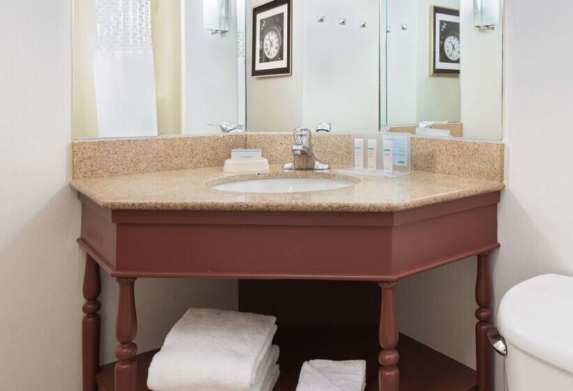 هتل Hampton Inn Danbury