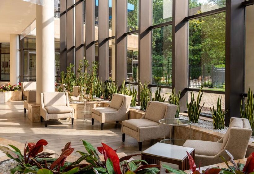 هتل Hilton Alexandria Mark Center