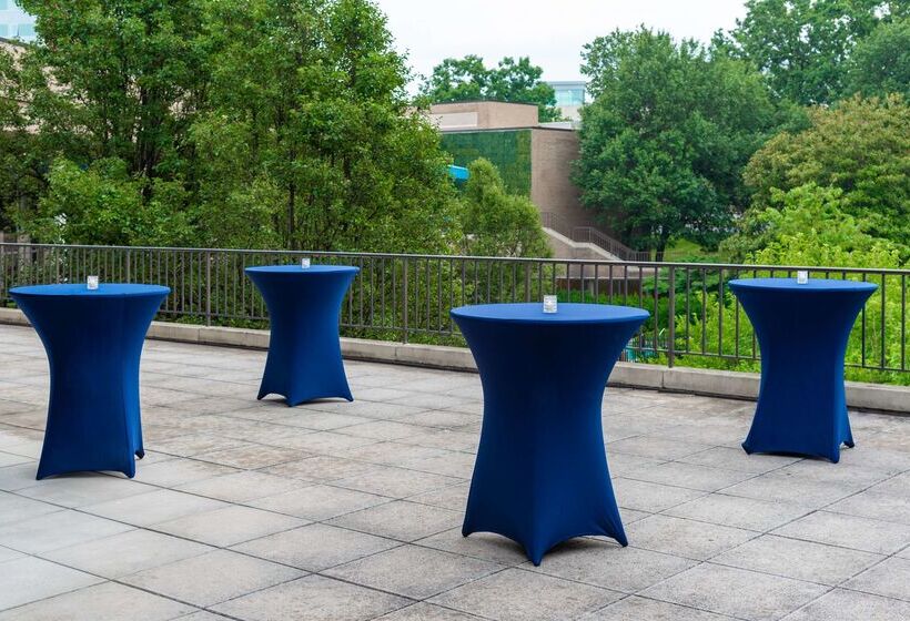 هتل Hilton Alexandria Mark Center