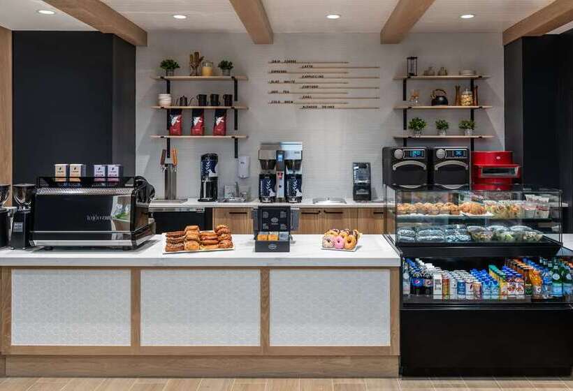 هتل Hilton Alexandria Mark Center