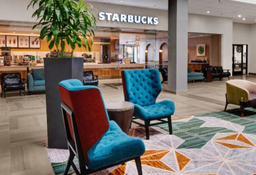 هتل Hilton Appleton Paper Valley