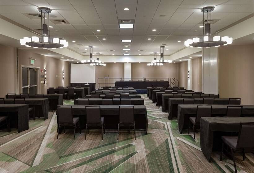 هتل Hilton Birmingham Downtown At Uab