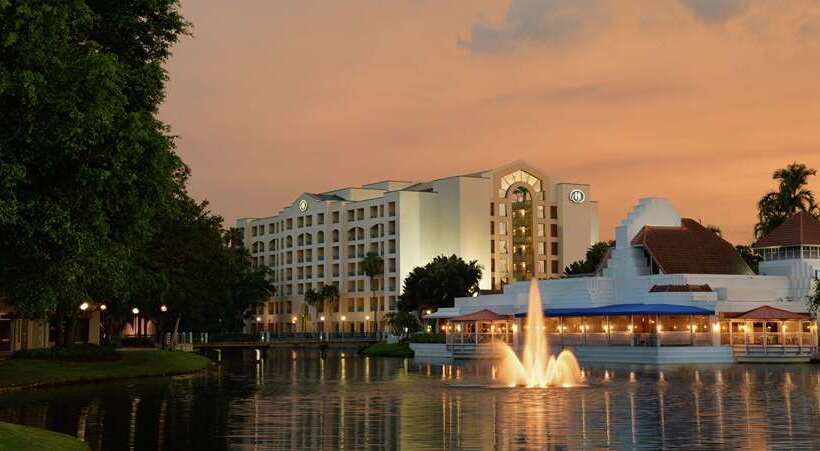فندق Hilton Boca Raton Suites