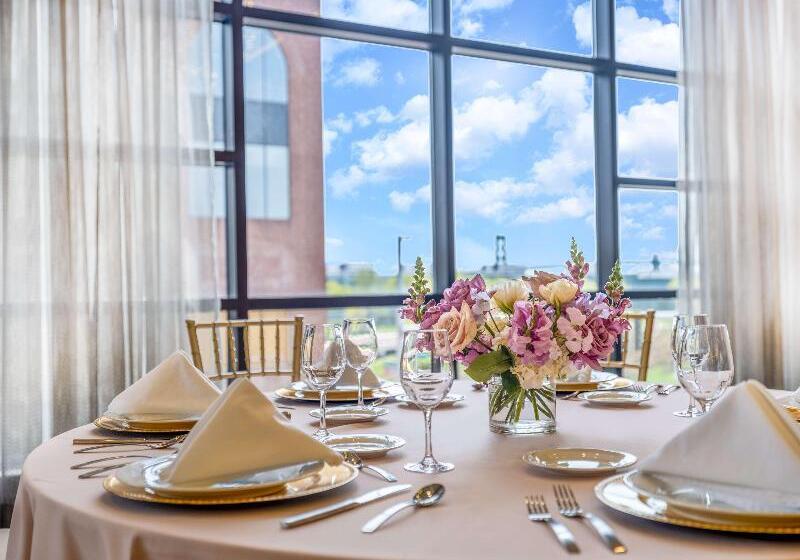 ホテル Hilton Garden Inn Toledo Downtown