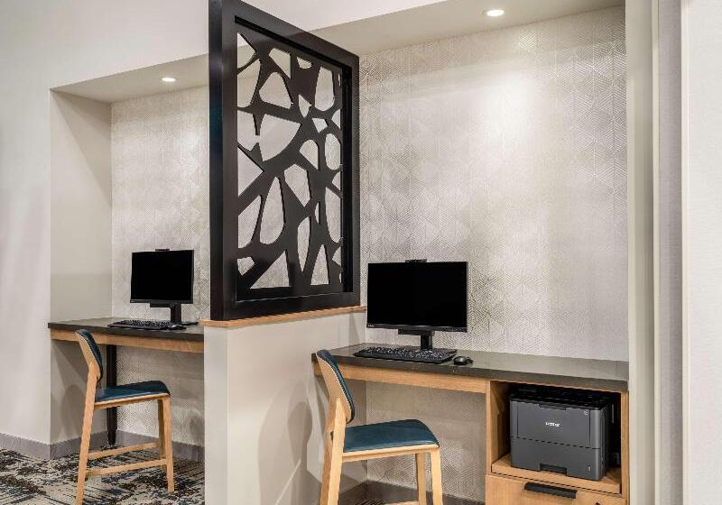 ホテル Hilton Garden Inn Toledo Downtown