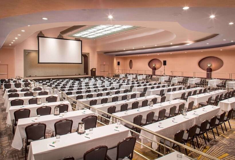 בית מלון כפרי Hilton Cincinnati Netherland Plaza