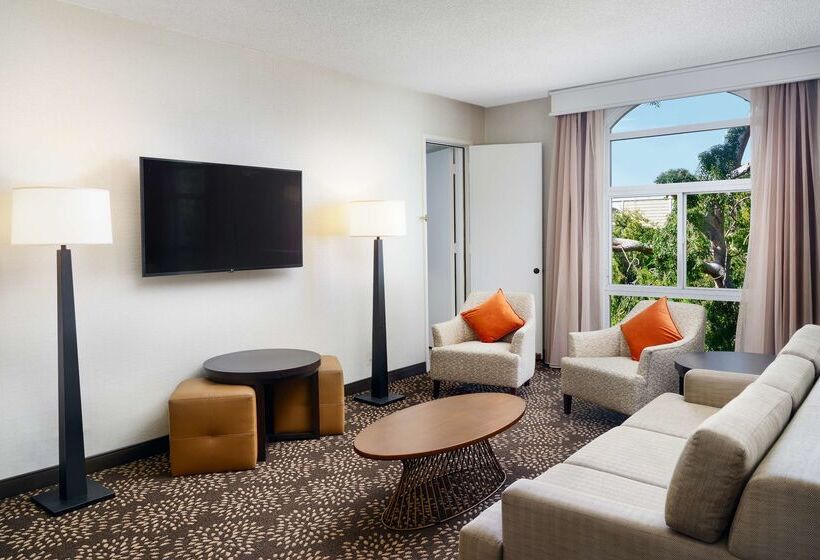 فندق Hilton Oakland Airport