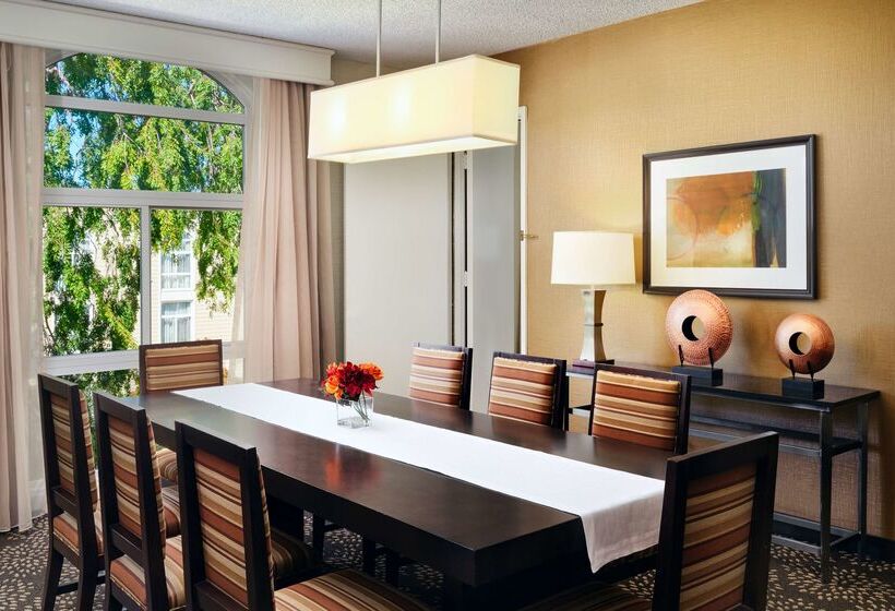 فندق Hilton Oakland Airport