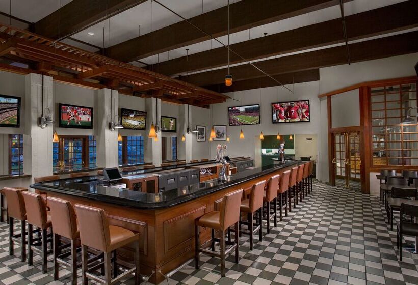 فندق Hilton Oakland Airport