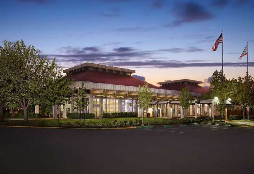 فندق Hilton Oakland Airport