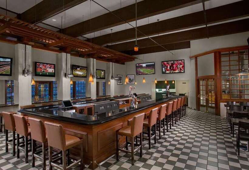 فندق Hilton Oakland Airport