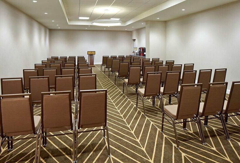 هتل Hilton Pasadena