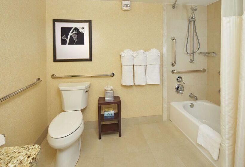 ホテル Hilton Raleigh North Hills