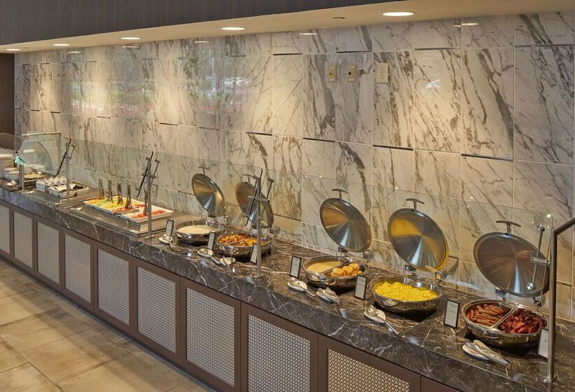 ホテル Hilton Raleigh North Hills