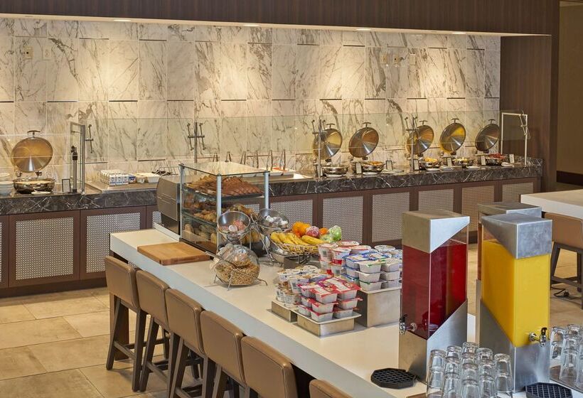 ホテル Hilton Raleigh North Hills