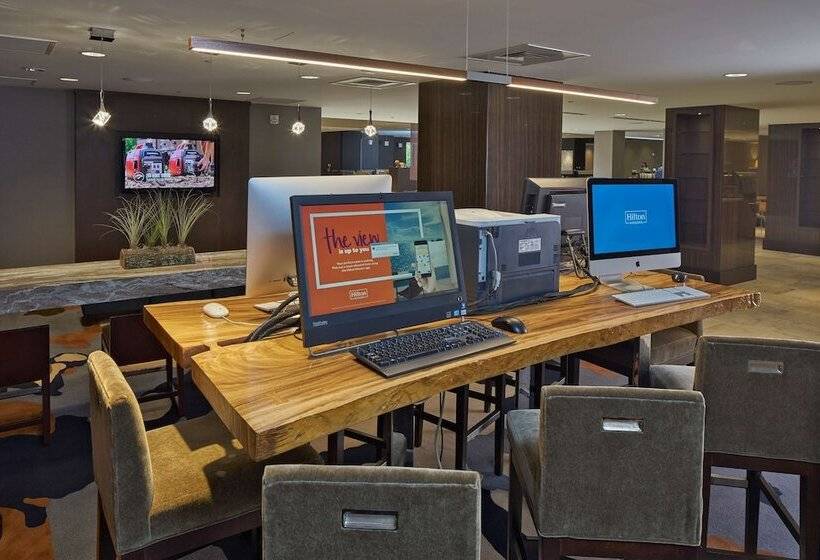 ホテル Hilton Raleigh North Hills