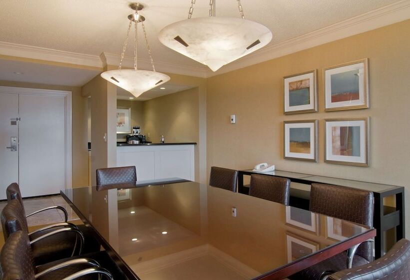 ホテル Hilton Raleigh North Hills