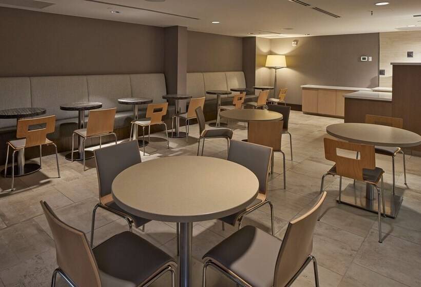 ホテル Hilton Raleigh North Hills