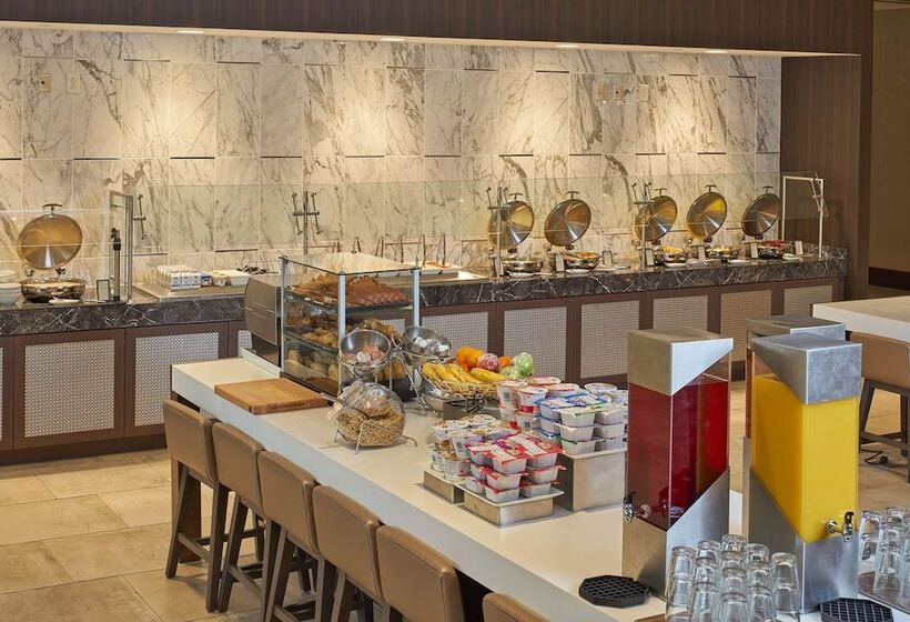 ホテル Hilton Raleigh North Hills