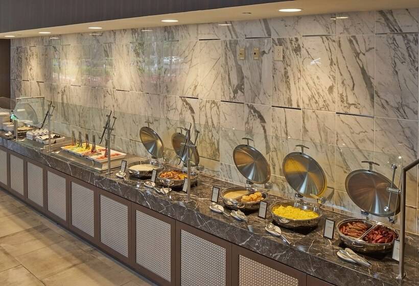 ホテル Hilton Raleigh North Hills