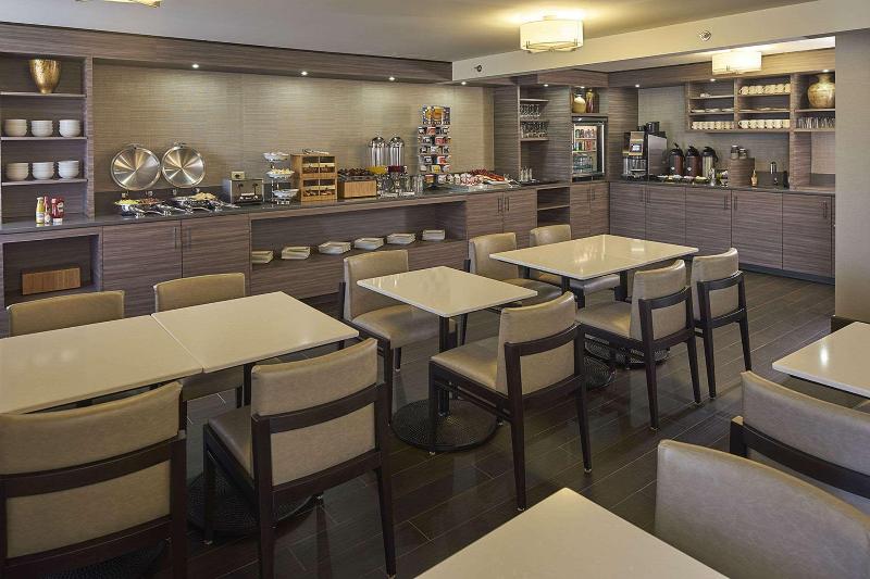 ホテル Hilton Raleigh North Hills