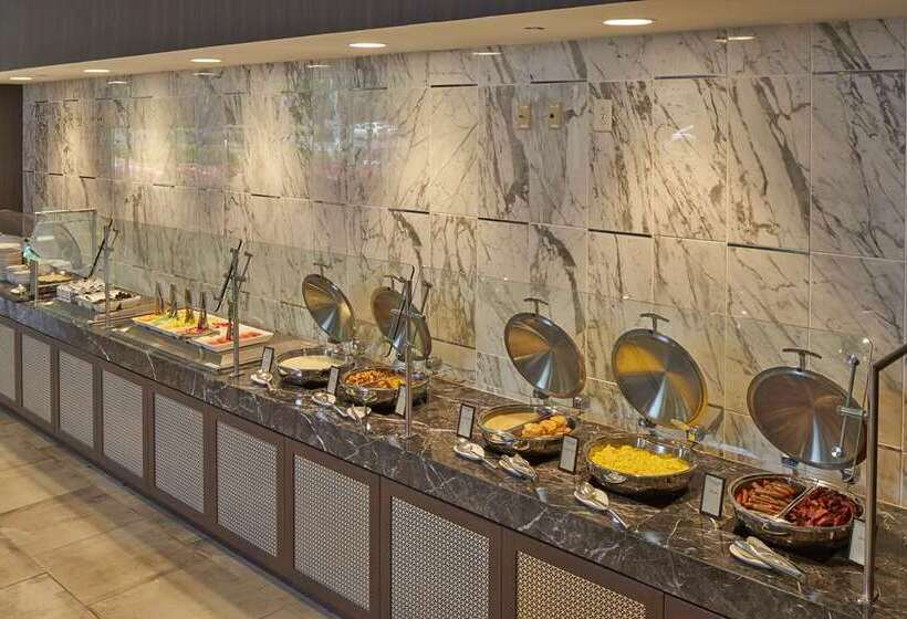 ホテル Hilton Raleigh North Hills