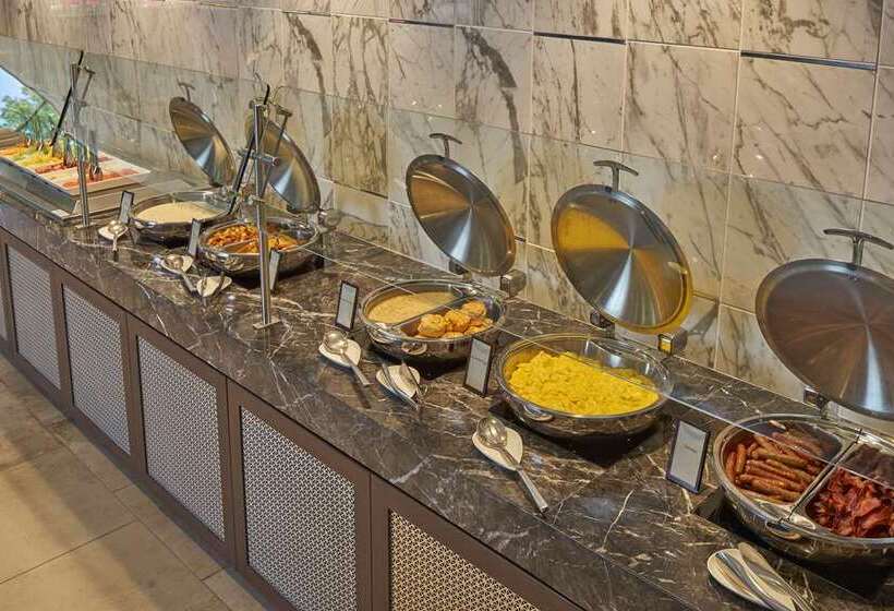 ホテル Hilton Raleigh North Hills