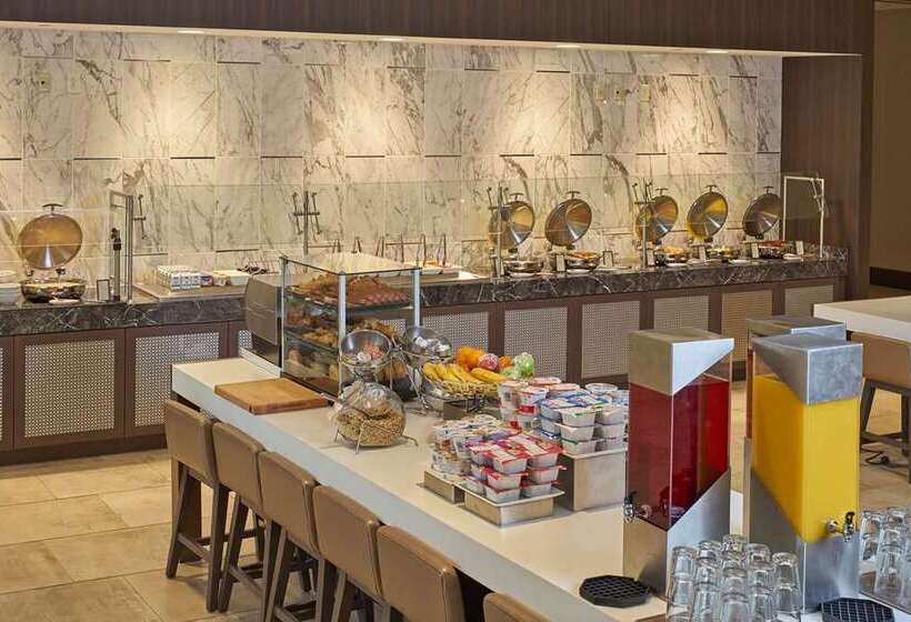 ホテル Hilton Raleigh North Hills