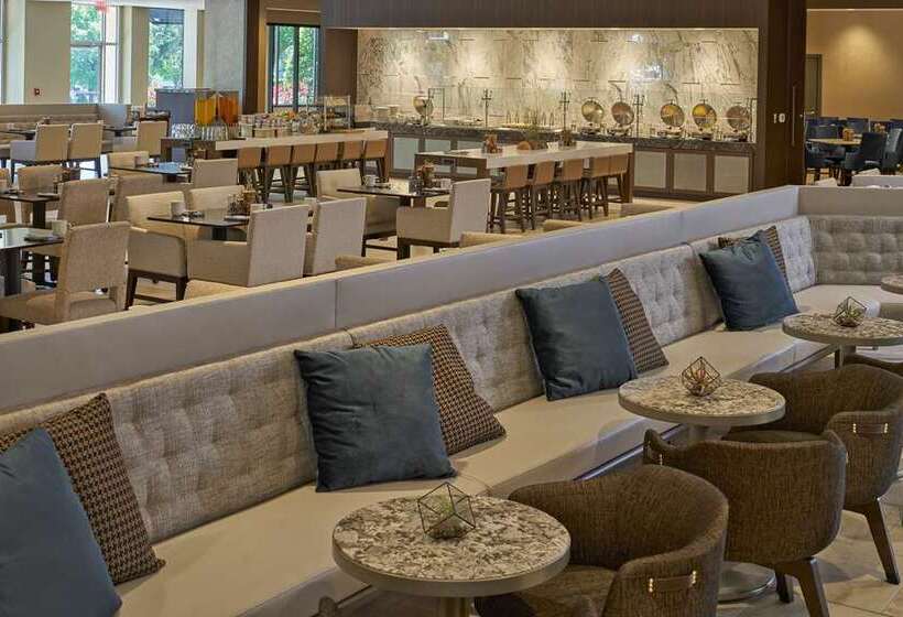 ホテル Hilton Raleigh North Hills