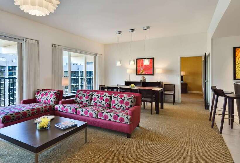 בית מלון כפרי Hilton Waikiki Beach Resort & Spa